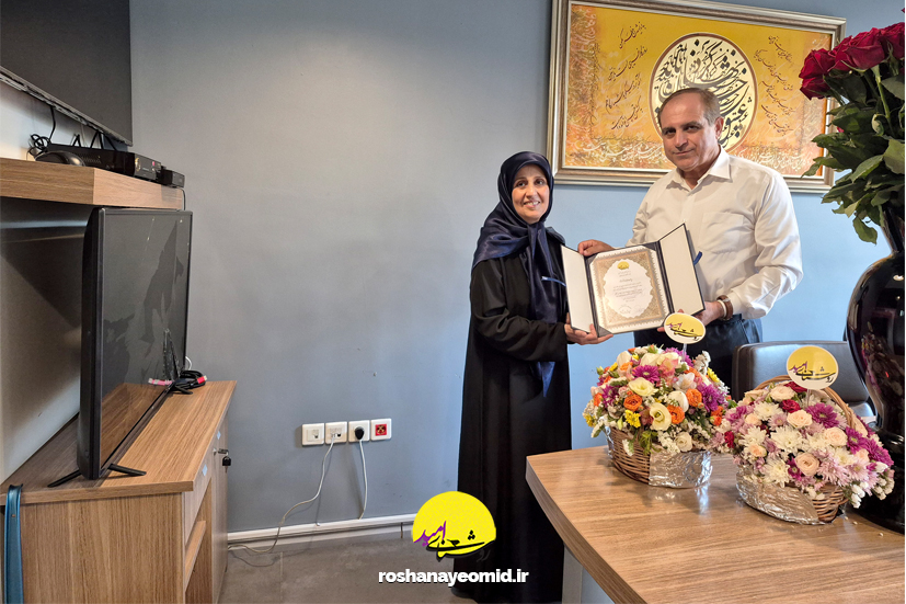 برای قلمهایی که چراغ آگاهیاند